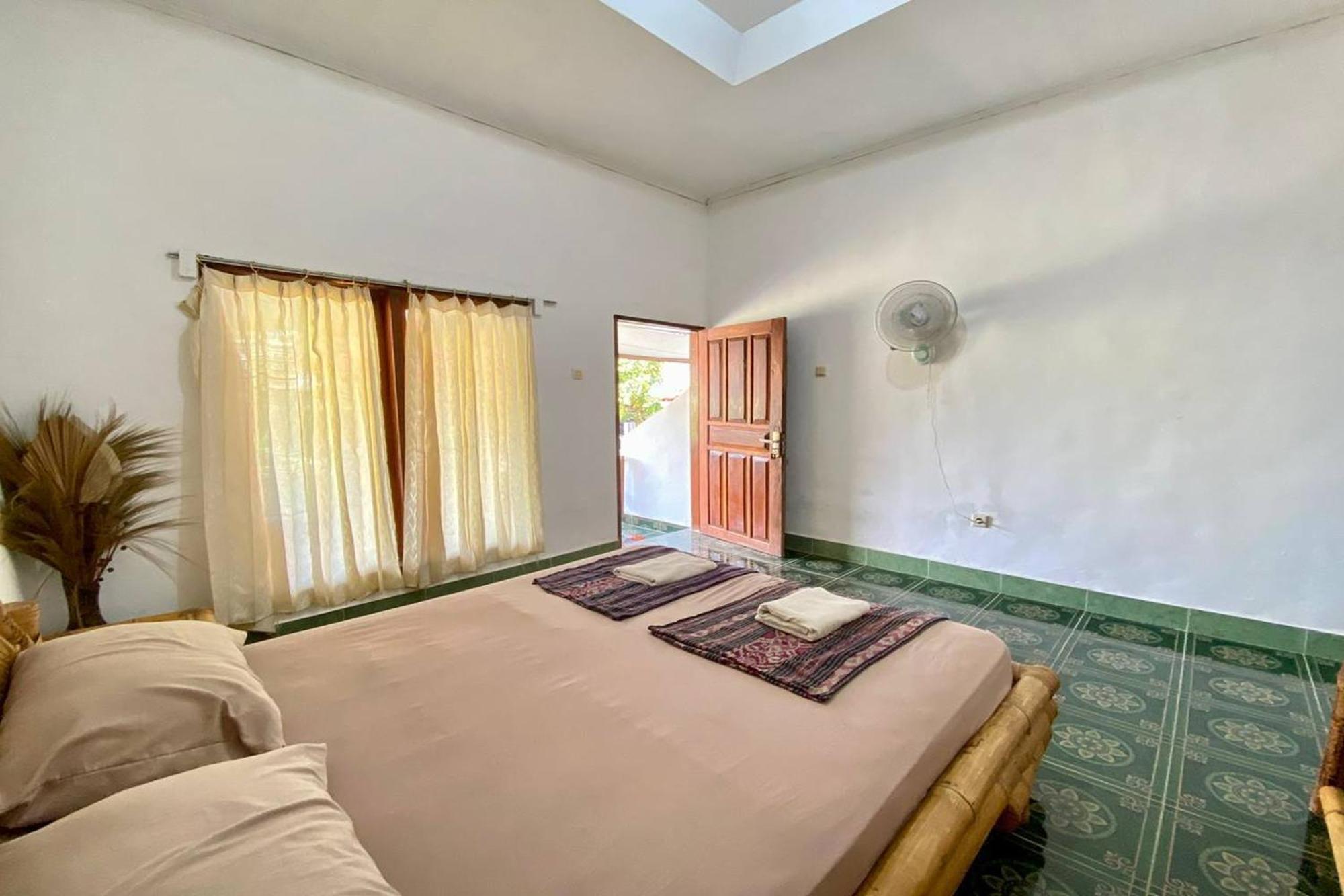 Duyung Rooms & Resto Gerupuk Bumbang Extérieur photo